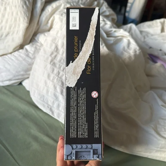 LEGO Plum Blossom Flower Botanical Collection - Picture 3 of 4